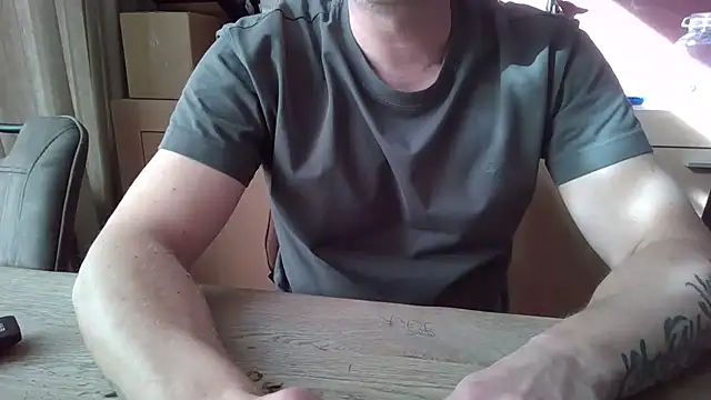 Essie deLona online show from March 2026 02:44:02 PM