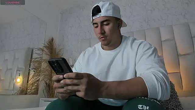 Snapshot of Zane_cruz chatting on March 2026 11:59:02 AM Zane cruz online show from March 2026 11:59:02 AM