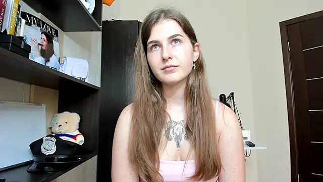 Snapshot of OhMyAlice chatting on May 2026 12:11:01 PM OhMyAlice online show from May 2026 12:11:01 PM