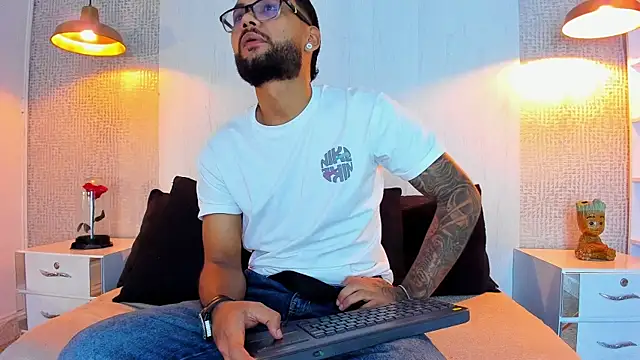 KyleJoss30 online show from April 2026 09:06:01 PM