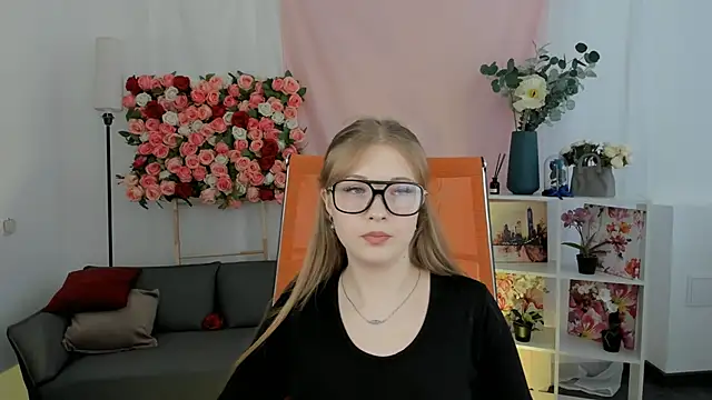 Snapshot of LunasFrost chatting on March 2026 10:53:02 AM LunasFrost online show from March 2026 10:53:02 AM