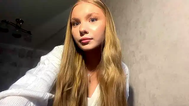 Snapshot of CarolineNine chatting on April 2026 03:36:01 PM CarolineNine online show from April 2026 03:36:01 PM