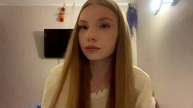 Snapshot of CarolineNine chatting on April 2026 03:09:01 PM CarolineNine online show from April 2026 03:09:01 PM