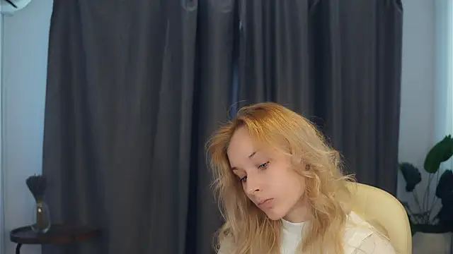 Snapshot of EuraRonchetti chatting on March 2026 10:53:03 AM EuraRonchetti online show from March 2026 10:53:03 AM