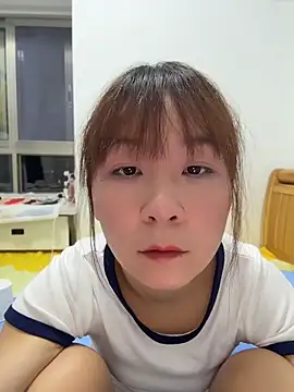 Snapshot of flylingling33 chatting on May 2026 04:24:01 PM flylingling33 online show from May 2026 04:24:01 PM