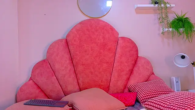 Snapshot of StarrMoon__ chatting on May 2026 08:11:01 AM StarrMoon online show from May 2026 08:11:01 AM