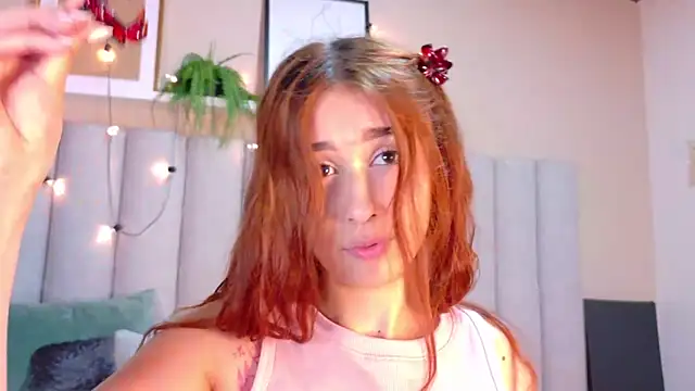 Snapshot of StarrMoon__ chatting on May 2026 02:51:02 AM StarrMoon online show from May 2026 02:51:02 AM
