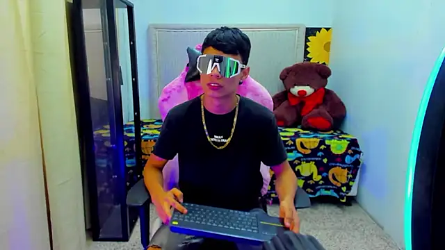 Dayron lee  online show from March 2026 09:18:02 PM