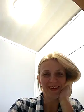 MiaLove183 online show from April 2026 01:26:02 PM