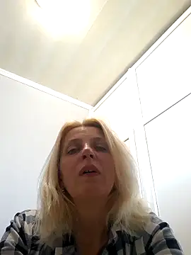 MiaLove183 online show from May 2026 12:21:01 PM