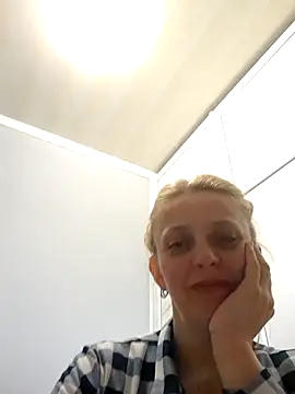 MiaLove183 online show from May 2026 11:09:02 AM