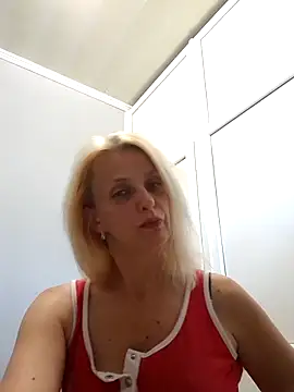 Snapshot of MiaLove183 chatting on July 2026 02:21:01 PM MiaLove183 online show from July 2026 02:21:01 PM