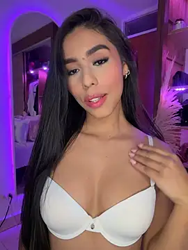Snapshot of Rossie_Blooms chatting on May 2026 11:45:02 PM Rossie Blooms online show from May 2026 11:45:02 PM