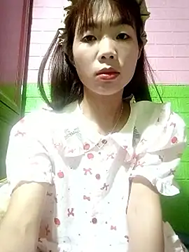 Snapshot of AmyLinee01 chatting on May 2026 05:56:02 AM AmyLinee01 online show from May 2026 05:56:02 AM