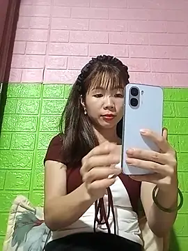 Snapshot of AmyLinee01 chatting on June 2026 11:24:02 AM AmyLinee01 online show from June 2026 11:24:02 AM
