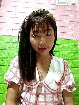 Snapshot of AmyLinee01 chatting on June 2026 07:06:02 AM AmyLinee01 online show from June 2026 07:06:02 AM