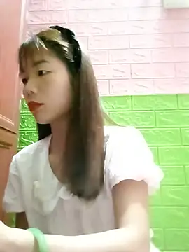 Snapshot of AmyLinee01 chatting on June 2026 11:44:01 AM AmyLinee01 online show from June 2026 11:44:01 AM