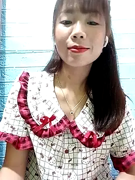 Snapshot of AmyLinee01 chatting on July 2026 05:27:01 PM AmyLinee01 online show from July 2026 05:27:01 PM