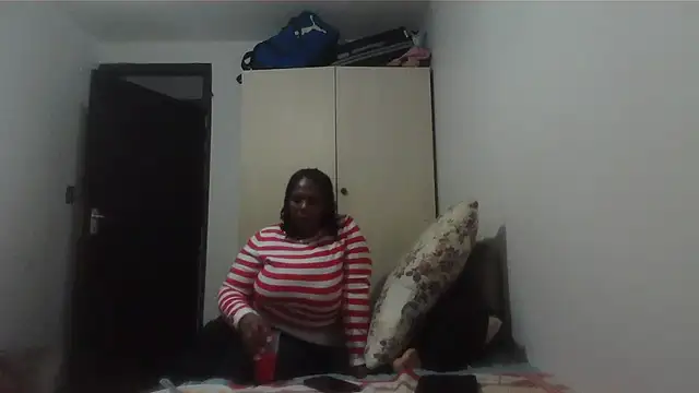 Snapshot of Lucia-boobs chatting on May 2026 04:59:01 PM Lucia-boobs online show from May 2026 04:59:01 PM