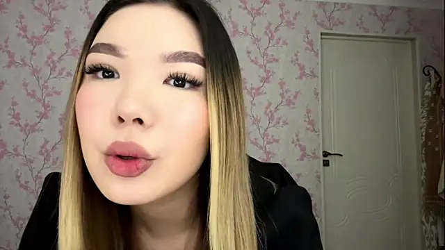 MadeleneStoesz online show from March 2026 05:44:02 AM