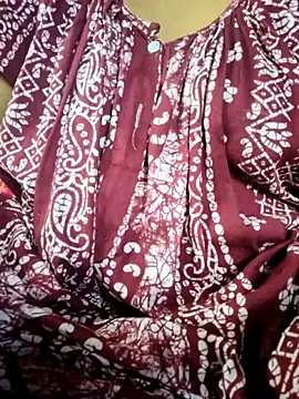 Snapshot of itz-priya chatting on April 2026 05:08:02 AM itz-priya online show from April 2026 05:08:02 AM