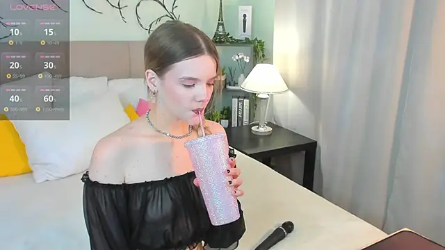 Snapshot of Emma_peach chatting on May 2026 09:04:01 AM Emma peach online show from May 2026 09:04:01 AM