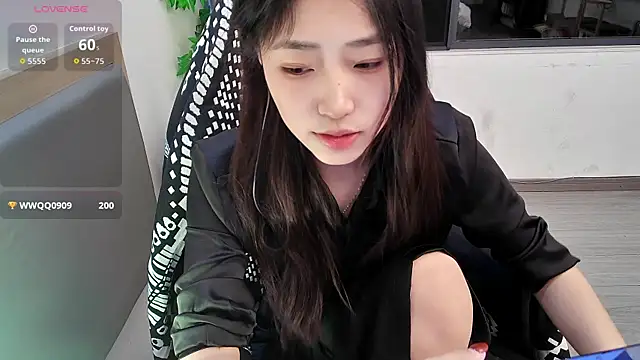 Snapshot of su_ning chatting on April 2026 01:34:01 PM su ning online show from April 2026 01:34:01 PM