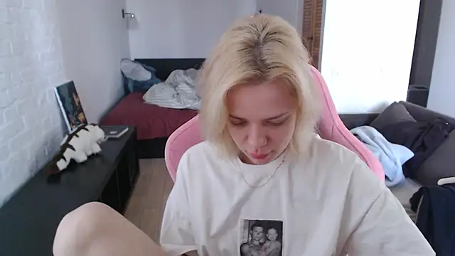 TenderChloe online show from April 2026 09:18:01 AM