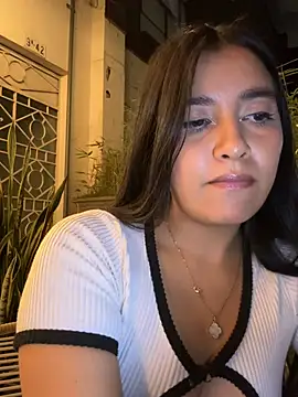 HaileyBiieber online show from April 2026 11:57:02 PM