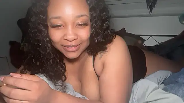 Snapshot of Yourmommysilk chatting on March 2026 12:05:01 PM Yourmommysilk online show from March 2026 12:05:01 PM