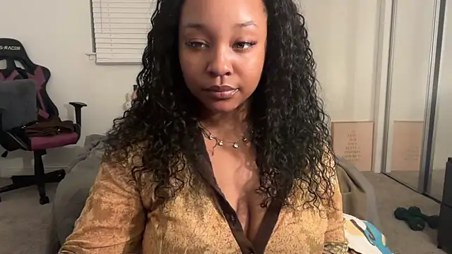 Snapshot of Yourmommysilk chatting on April 2026 06:47:01 AM Yourmommysilk online show from April 2026 06:47:01 AM