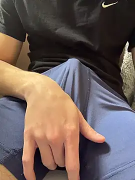 Snapshot of gool182 chatting on April 2026 07:25:02 PM gool182 online show from April 2026 07:25:02 PM