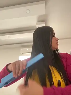 Snapshot of Valerials chatting on April 2026 01:07:01 PM Valerials online show from April 2026 01:07:01 PM