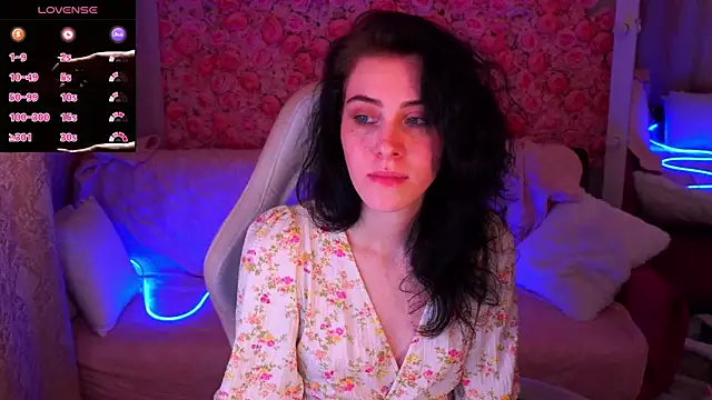 Snapshot of CurleyBlueEyes chatting on March 2026 02:33:02 PM CurleyBlueEyes online show from March 2026 02:33:02 PM