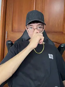 ArthurDaviess online show from April 2026 08:45:02 AM