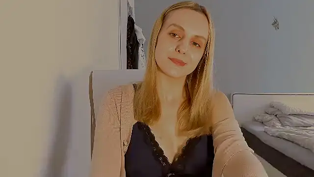 Snapshot of CutieLaura chatting on April 2026 09:36:02 AM CutieLaura online show from April 2026 09:36:02 AM