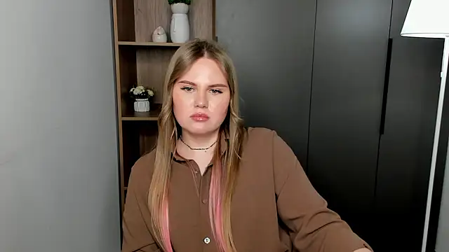 Snapshot of PaulinaBigley chatting on April 2026 09:43:02 AM PaulinaBigley online show from April 2026 09:43:02 AM