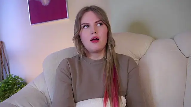 Snapshot of PaulinaBigley chatting on April 2026 11:43:01 AM PaulinaBigley online show from April 2026 11:43:01 AM