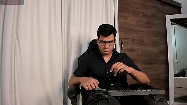 ThiagoVega  online show from June 2026 03:54:02 AM
