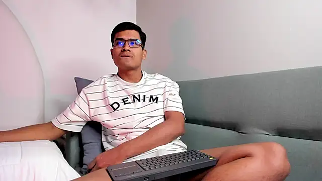 Snapshot of ThiagoVega_ chatting on July 2026 04:26:02 AM ThiagoVega online show from July 2026 04:26:02 AM