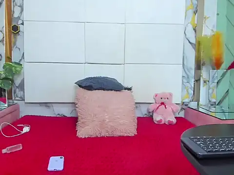 kloeMadels online show from May 2026 06:46:01 PM