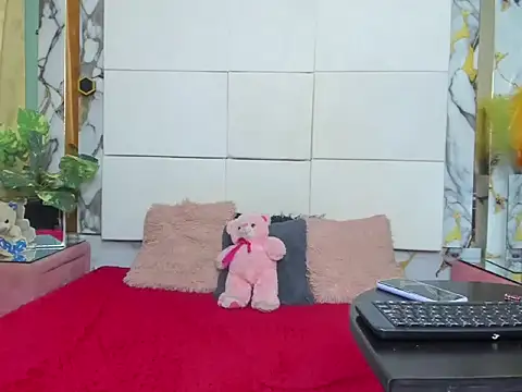 kloeMadels online show from May 2026 06:27:01 PM