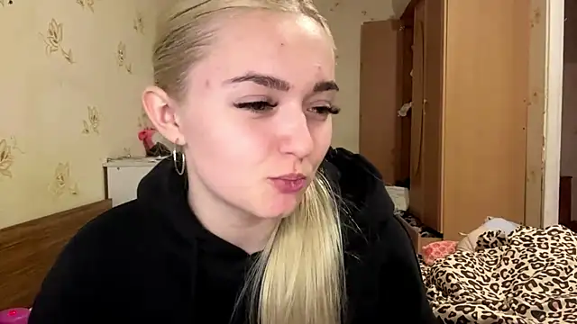 Sophia Blonde online show from April 2026 04:42:02 PM