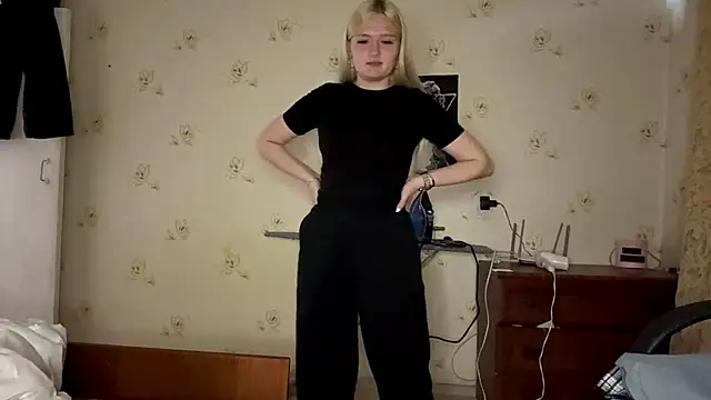 Sophia Blonde online show from May 2026 06:15:02 PM