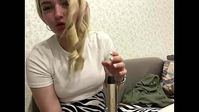 Sophia Blonde online show from May 2026 04:57:01 PM