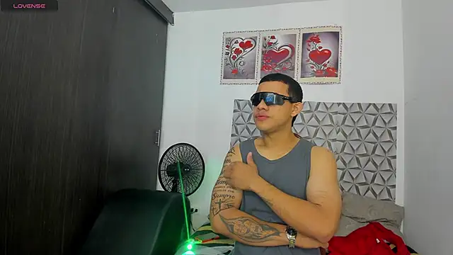 Snapshot of Benjamin_lich chatting on June 2026 01:00:02 PM Benjamin lich online show from June 2026 01:00:02 PM