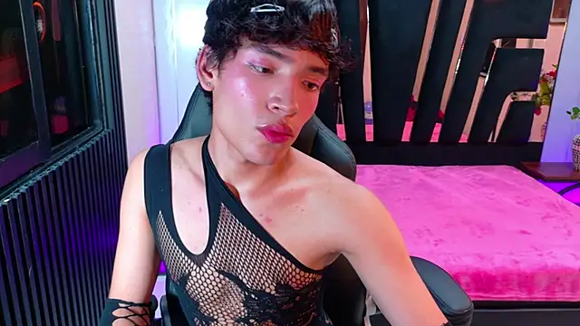 Snapshot of IsaacNovaa chatting on April 2026 07:33:02 PM IsaacNovaa online show from April 2026 07:33:02 PM