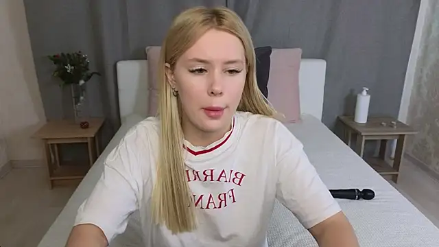 Snapshot of MelissaAvis chatting on June 2026 05:21:01 AM MelissaAvis online show from June 2026 05:21:01 AM