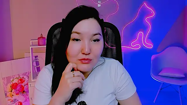 CamilaMartiez online show from April 2026 01:02:01 PM