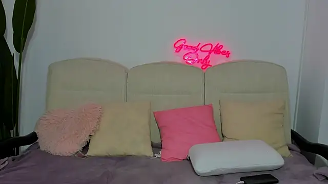 Snapshot of Cassy-Foxy chatting on April 2026 05:49:02 AM Cassy-Foxy online show from April 2026 05:49:02 AM